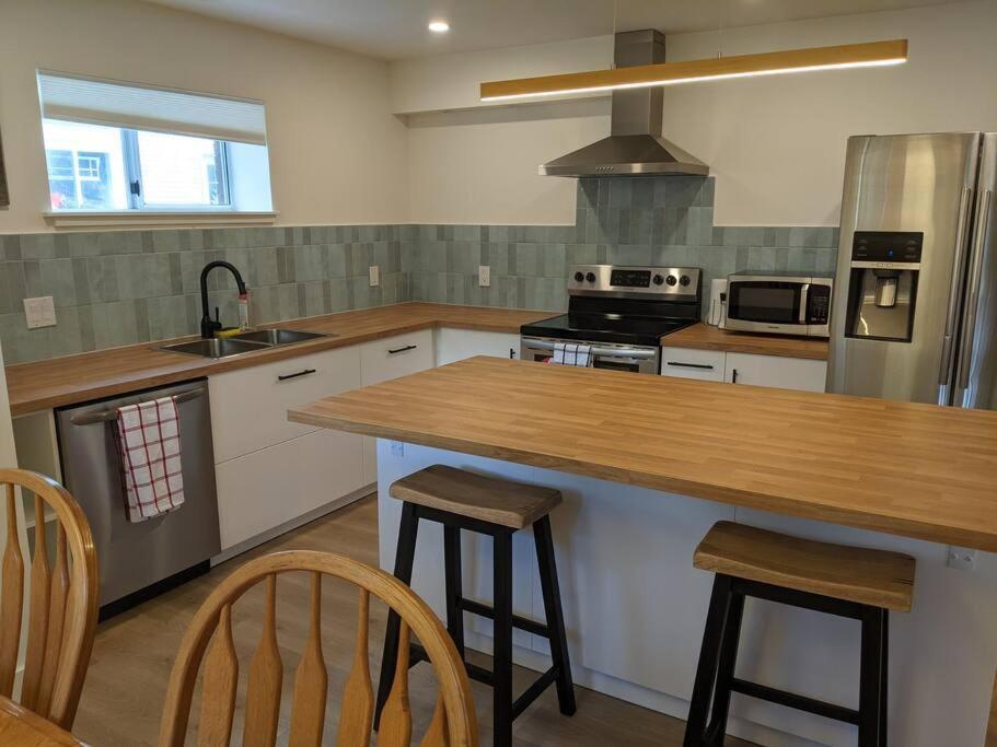 Bright Modern 1Br Suite In Sooke Village Core Exteriér fotografie